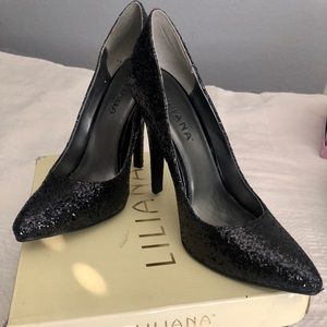 Black glittery pumps